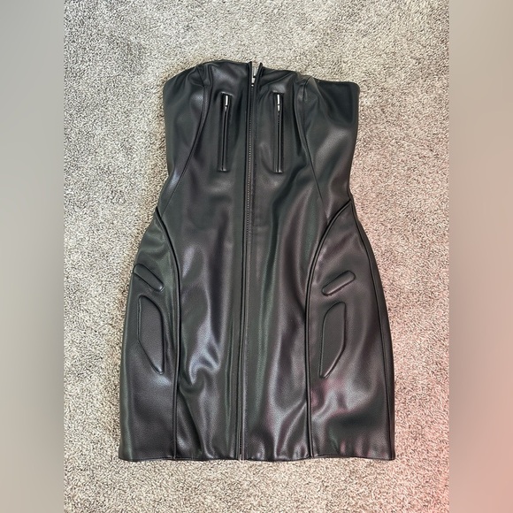 Chic Black Strapless faux Leather Dress - Picture 8 of 8